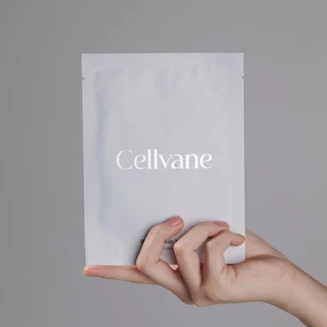 cellvane_bio_ampoule_mask_product_hand_holgind_01